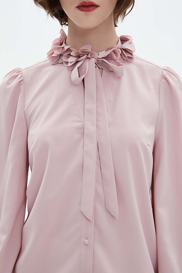 بلوزة سادة بأكمام طويلة مزينة بنقشة زهور - 4