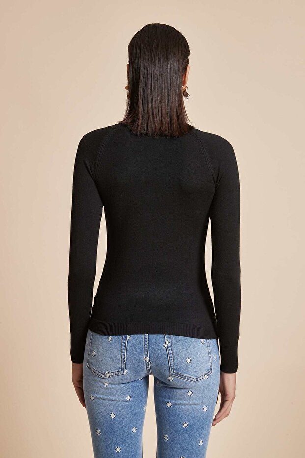 Solid Crew Neck Long Sleeve Top - 8