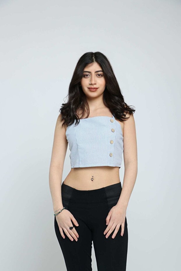 بلوزة قصيرة بأزرار جانبية - 1