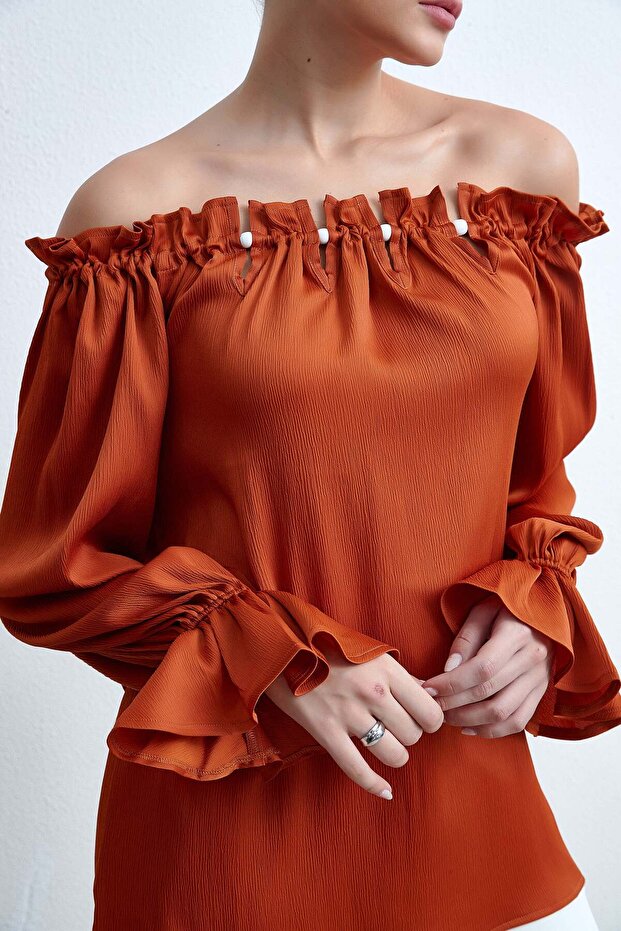 بلوزة سادة بأكمام طويلة وأكتاف مكشوفة - 3