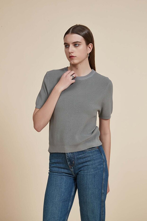 بلوزة سادة مضلعة بأكمام قصيرة - 1