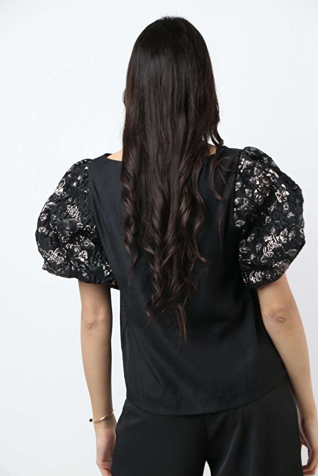 بلوزة سادة بأكمام قصيرة منفوخة - 4