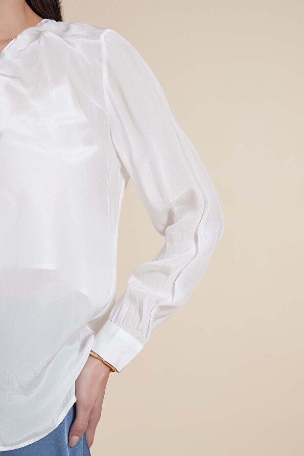 بلوزة سادة بأكمام طويلة ورقبة على شكل حرف V - 4