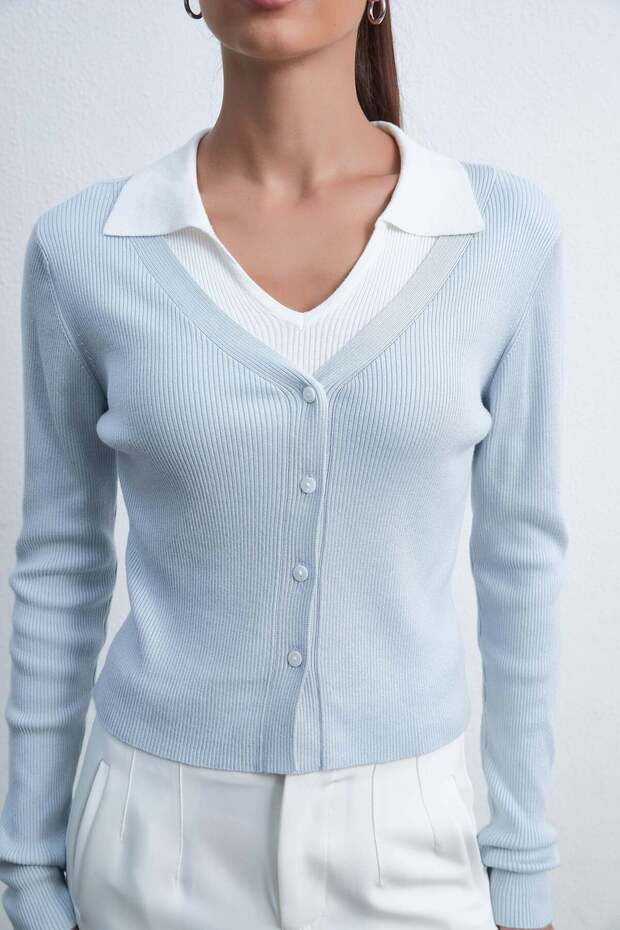 بلوزة سادة بأكمام طويلة وأزرار - 4