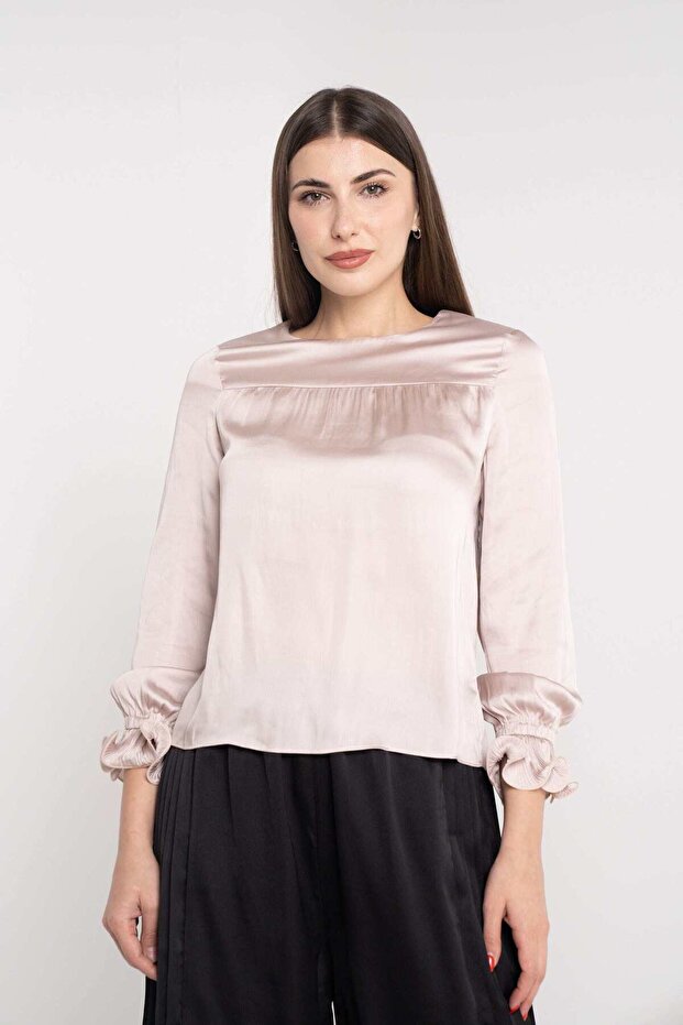 بلوزة سادة بأكمام طويلة وأكمام واسعة - 1