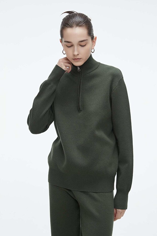 بلوزة سادة برقبة عالية وأكمام طويلة - 3