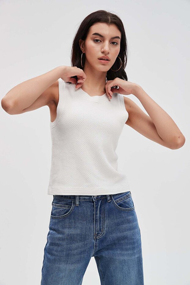 بلوزة سادة برقبة دائرية - 1