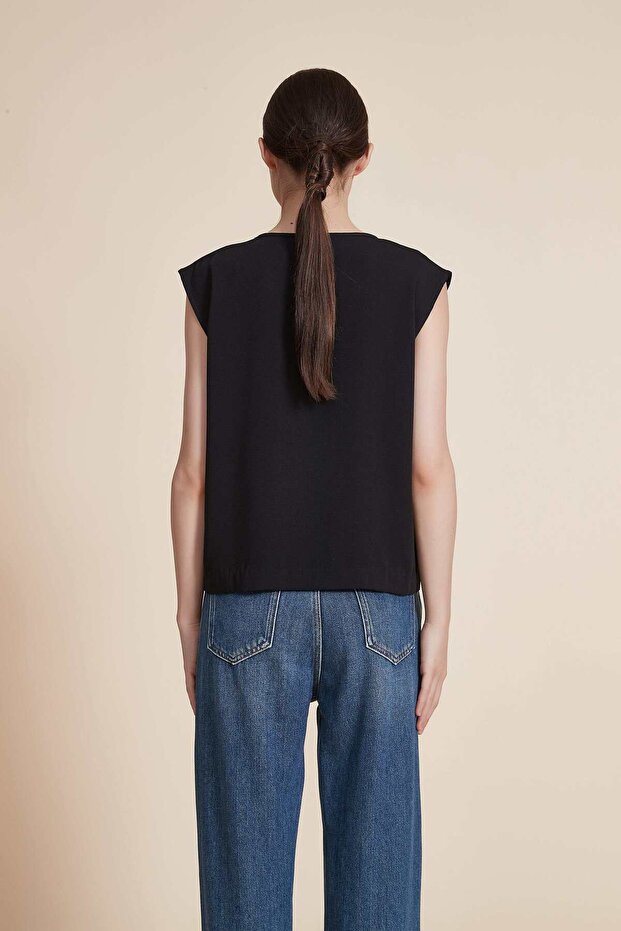 Solid Sleeveless Top - 3