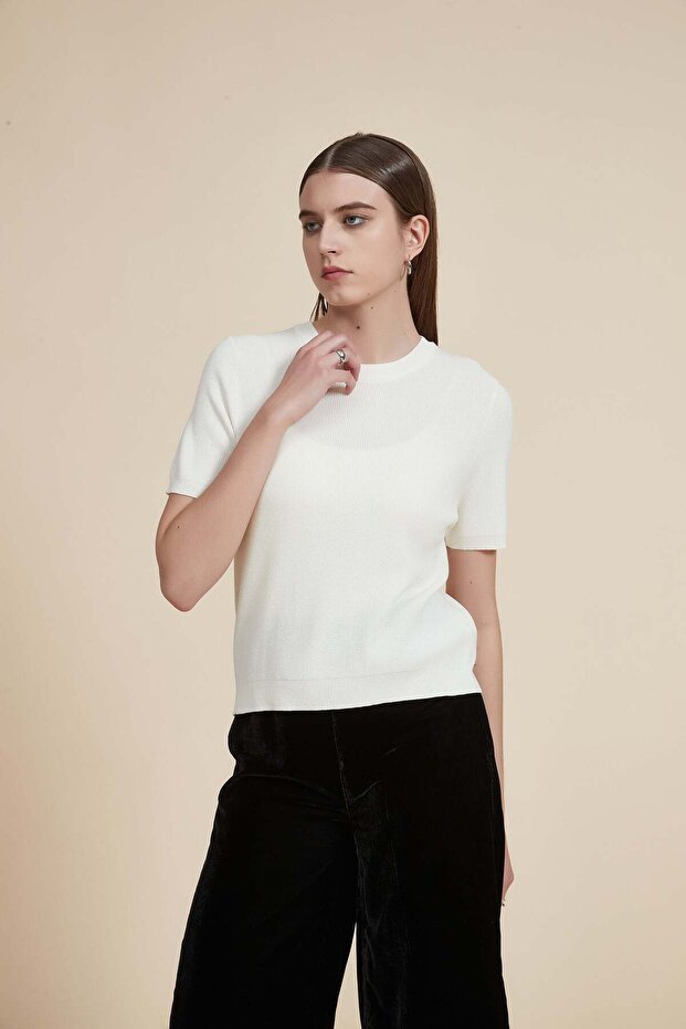 بلوزة سادة مضلعة بأكمام قصيرة - 1