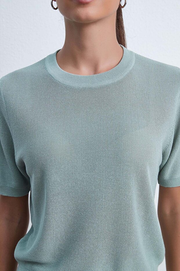 بلوزة سادة قصيرة بأكمام نصفية - 6