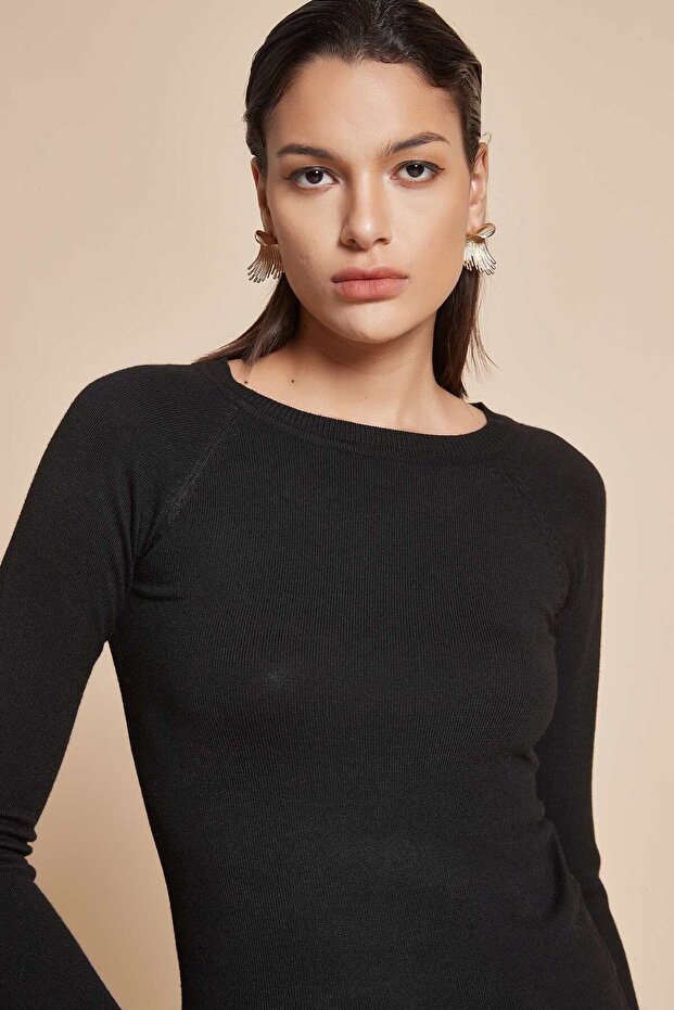 Solid Crew Neck Long Sleeve Top - 7