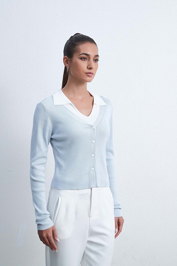 بلوزة سادة بأكمام طويلة وأزرار - 2