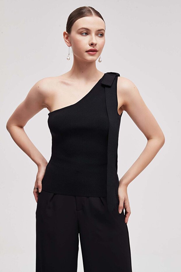 بلوزة سادة بدون أكمام - 1