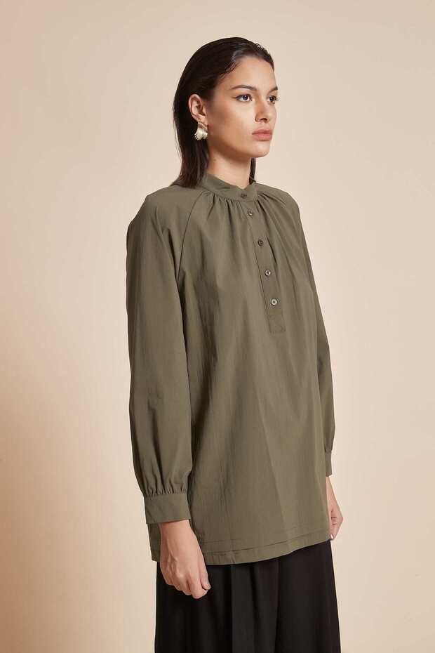 بلوزة سادة بأكمام طويلة - 4