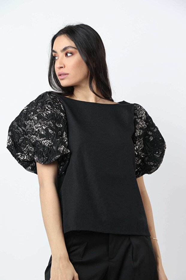 بلوزة سادة بأكمام قصيرة منفوخة - 2