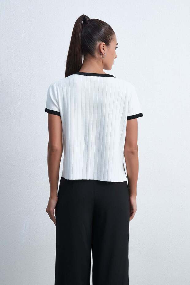 بلوزة سادة مضلعة بأكمام نصفية - 8