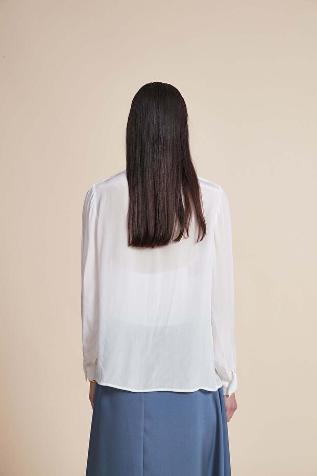 بلوزة سادة بأكمام طويلة ورقبة على شكل حرف V - 3