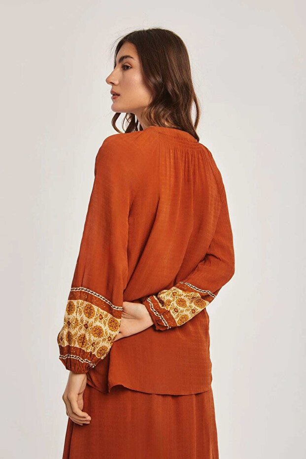 بلوزة سادة مطبوعة بأكمام طويلة - 2