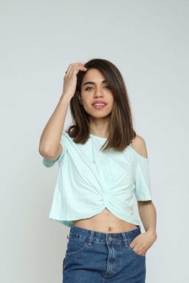 بلوزة قصيرة مكشوفة الكتفين - 1