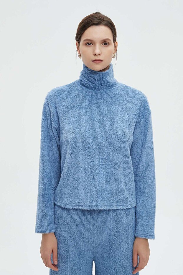 بلوزة سادة برقبة عالية وأكمام طويلة - 1