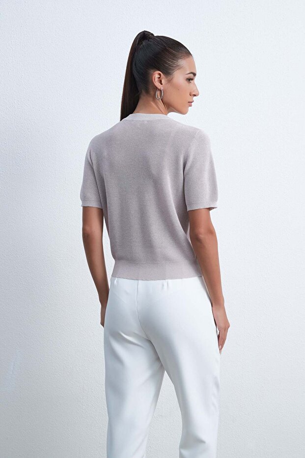 بلوزة سادة برقبة دائرية وأكمام نصفية - 6