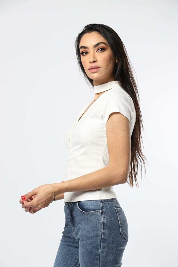 بلوزة بأكمام قصيرة وأزرار أمامية - 1