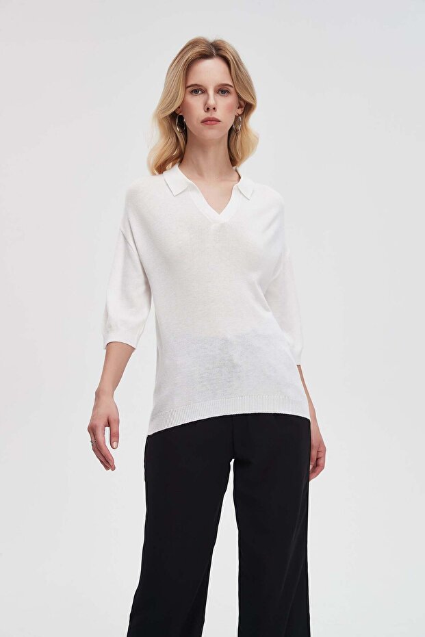 بلوزة سادة برقبة على شكل حرف V - 1