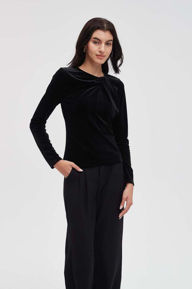 بلوزة سادة بأكمام طويلة - 4