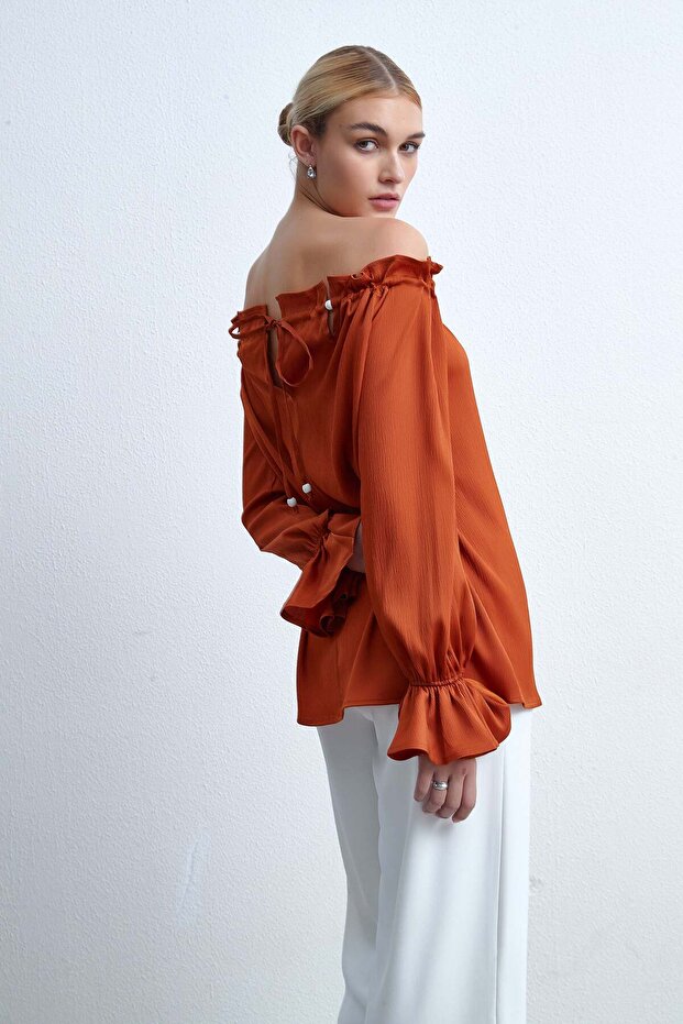 بلوزة سادة بأكمام طويلة وأكتاف مكشوفة - 4