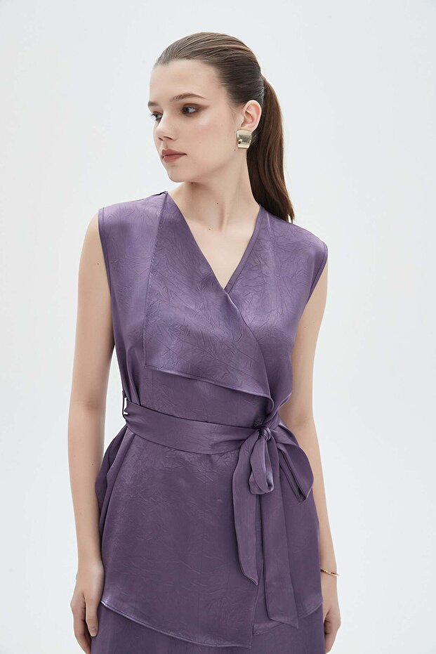 بلوزة سادة بدون أكمام وفتحة رقبة على شكل حرف V - 2