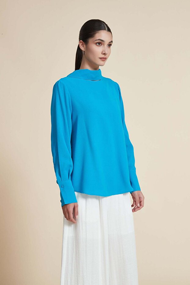 بلوزة سادة برقبة عالية وأكمام طويلة - 5