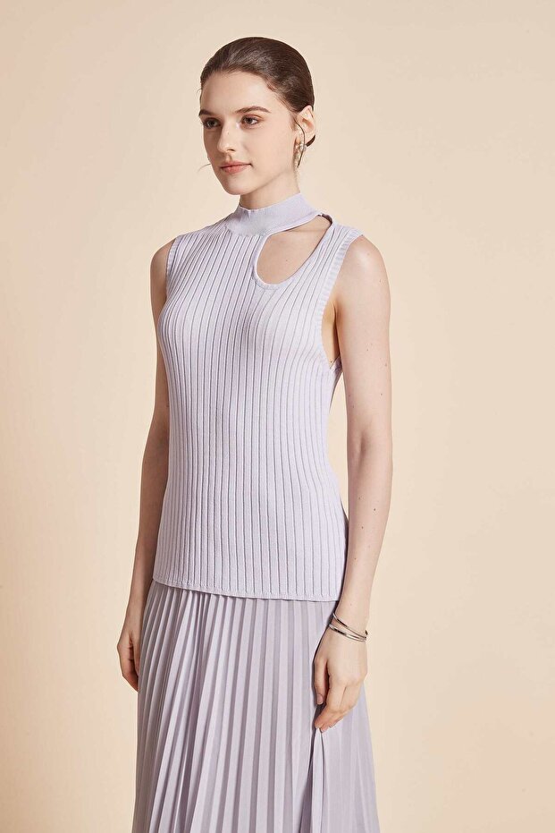 بلوزة سادة مضلعة بدون أكمام - 3