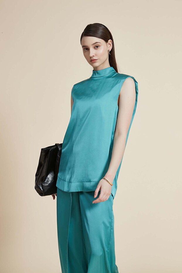 Solid Sleeveless Top - 2
