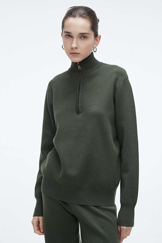 بلوزة سادة برقبة عالية وأكمام طويلة - 1