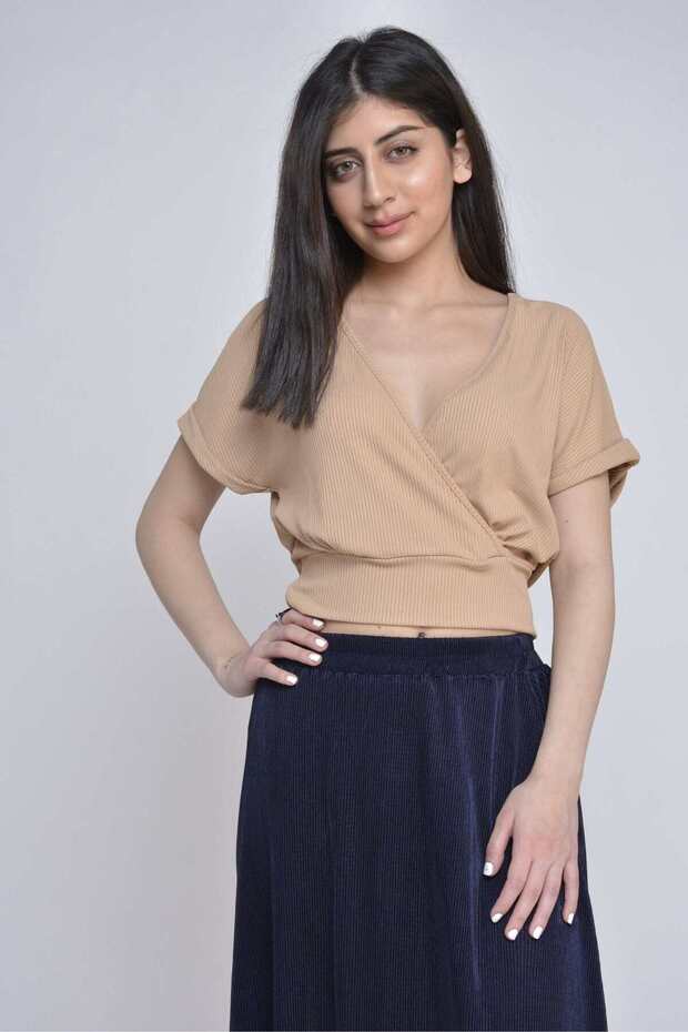 بلوزة سادة بأكمام قصيرة - 1