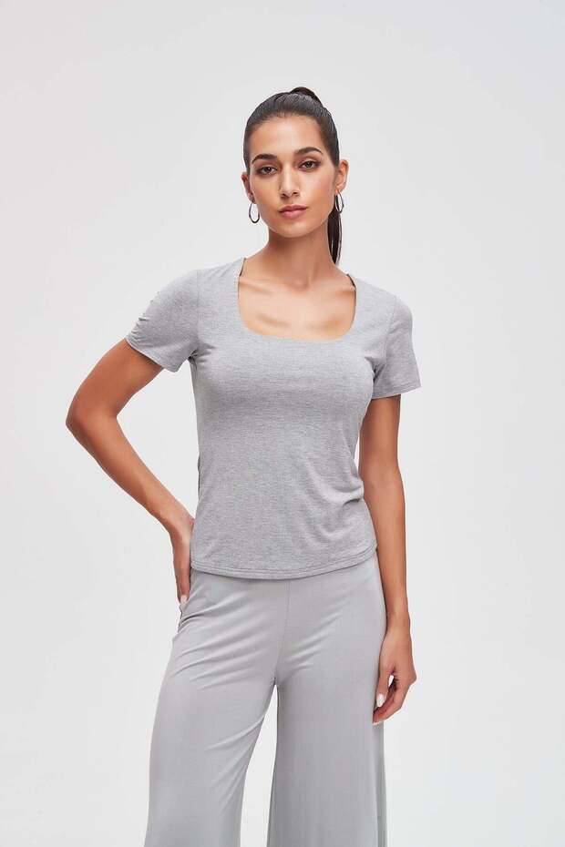 بلوزة سادة بأكمام نصفية - 1