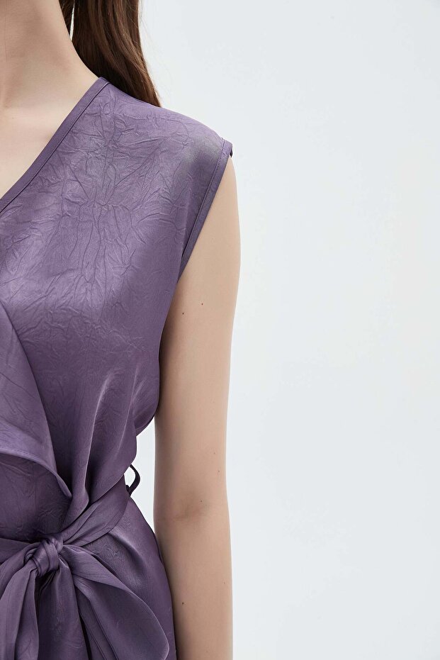 بلوزة سادة بدون أكمام وفتحة رقبة على شكل حرف V - 5