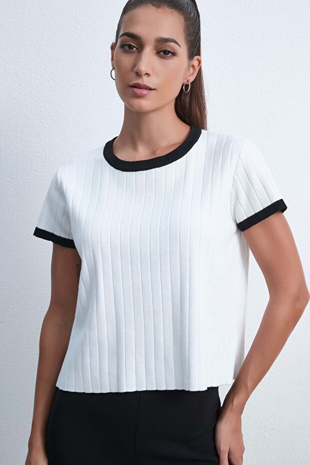 بلوزة سادة مضلعة بأكمام نصفية - 2