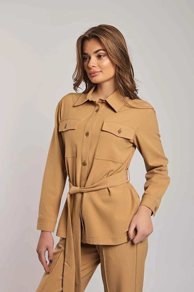 قميص سادة بأكمام طويلة وجيوب - 2