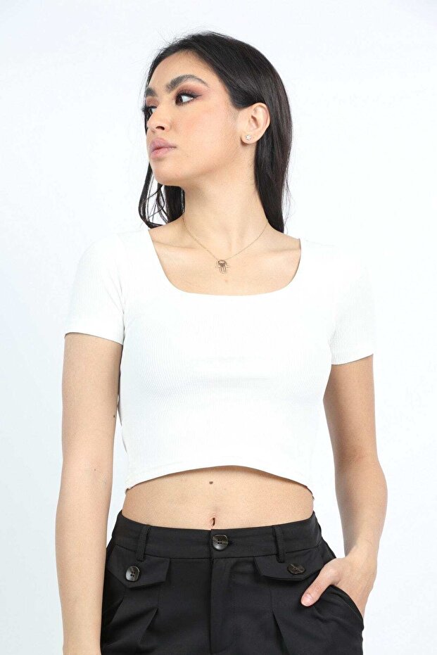 بلوزة سادة قصيرة الأكمام - 1