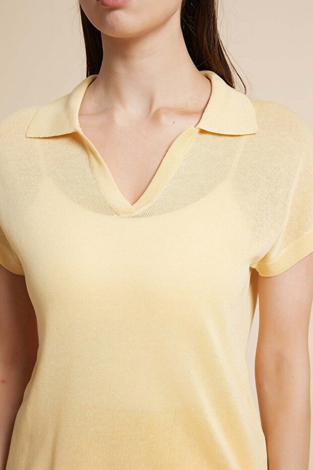 بلوزة سادة برقبة على شكل حرف V - 3