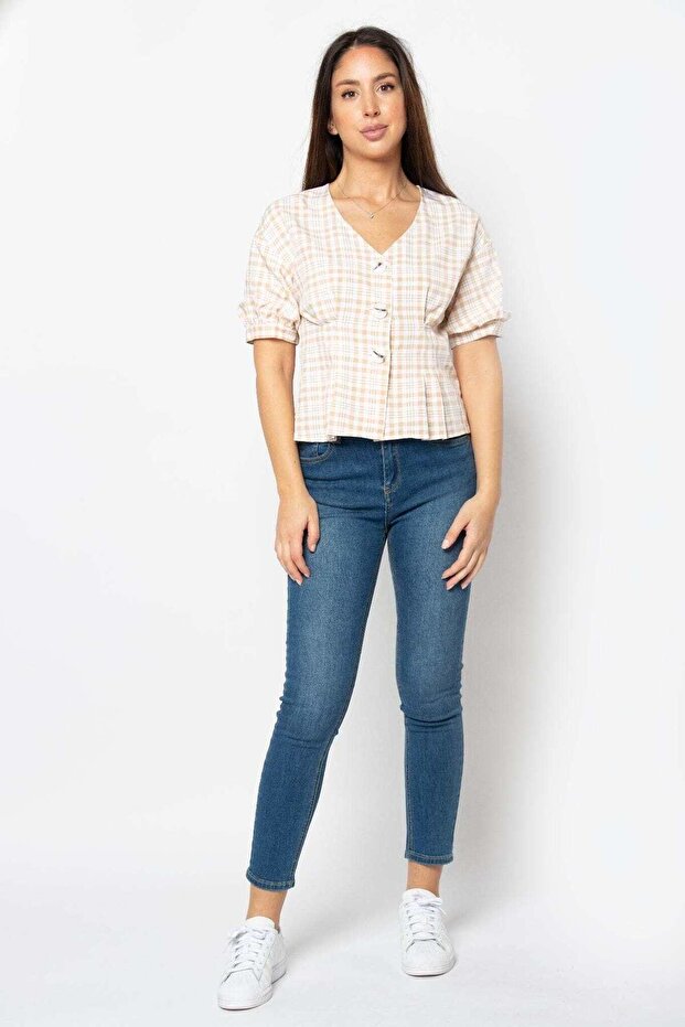 بلوزة منقوشة بأكمام قصيرة - 1