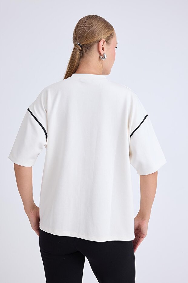 بلوزة برقبة دائرية وجيب كنغر - 3