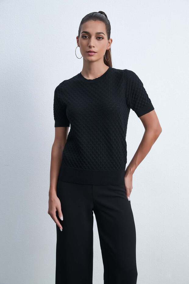 بلوزة سادة مضلعة بأكمام نصفية - 1