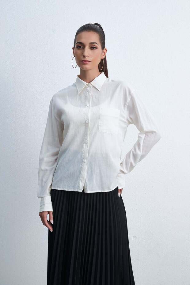 بلوزة سادة بأكمام طويلة