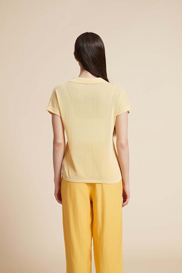 بلوزة سادة برقبة على شكل حرف V - 6