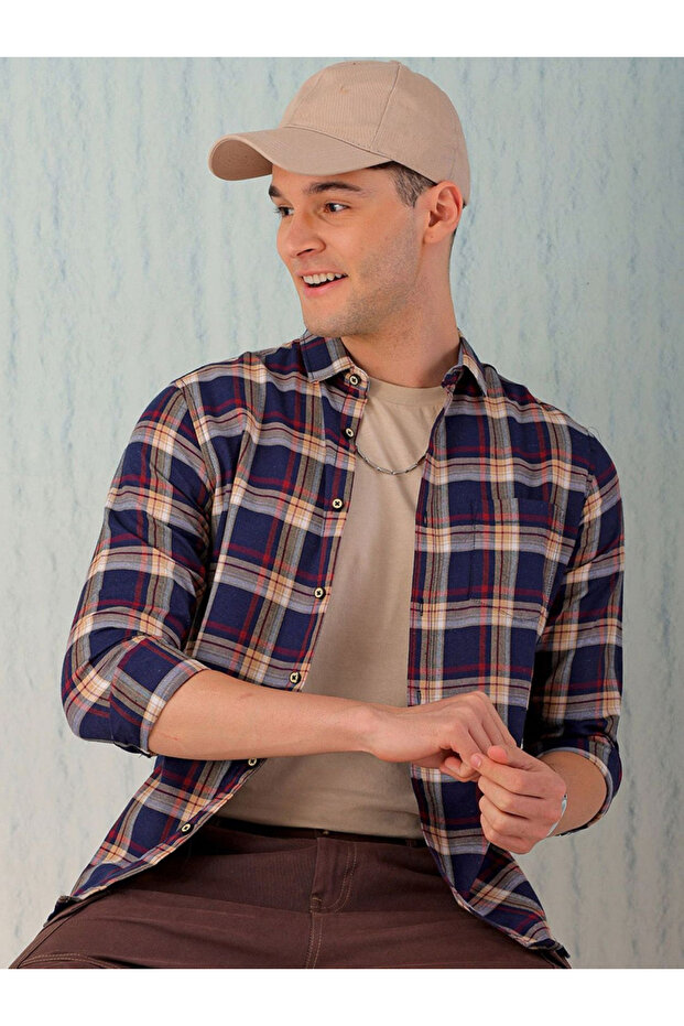 Men Checked Spread Collar Shirt