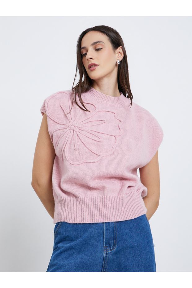 الجزء العلوي مزين بنقشة زهور وحواف مضلعة - 4