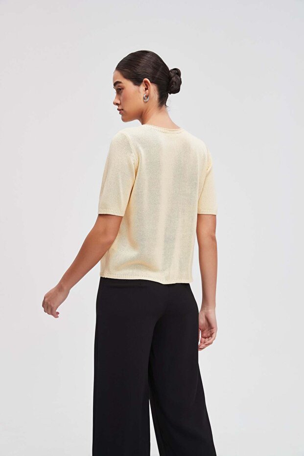 بلوزة سادة قصيرة بأكمام نصفية - 5