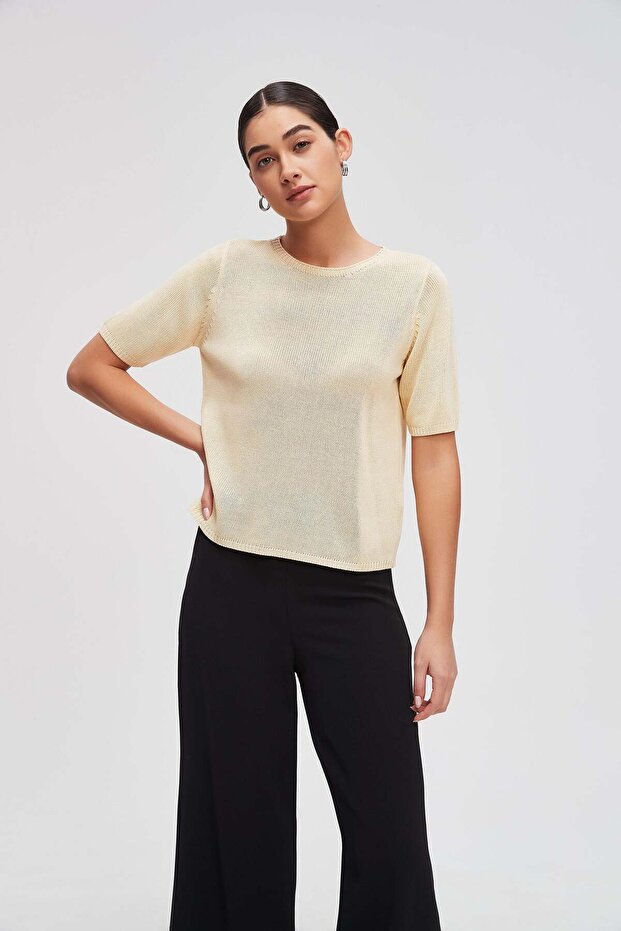 بلوزة سادة قصيرة بأكمام نصفية - 1